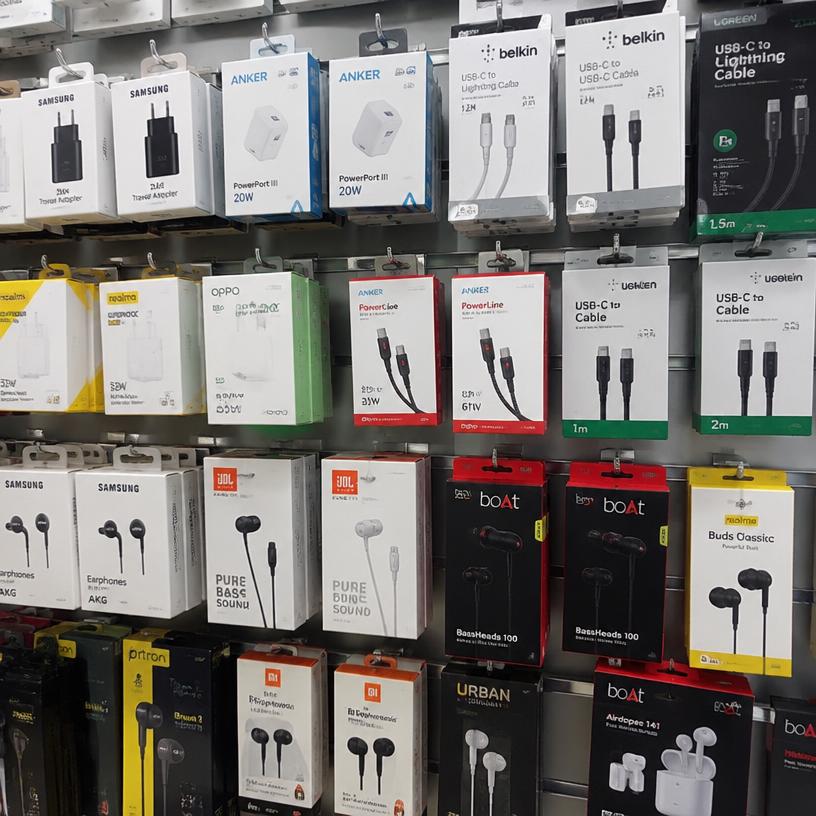 Vifaa vya simu (chargers, earphones)